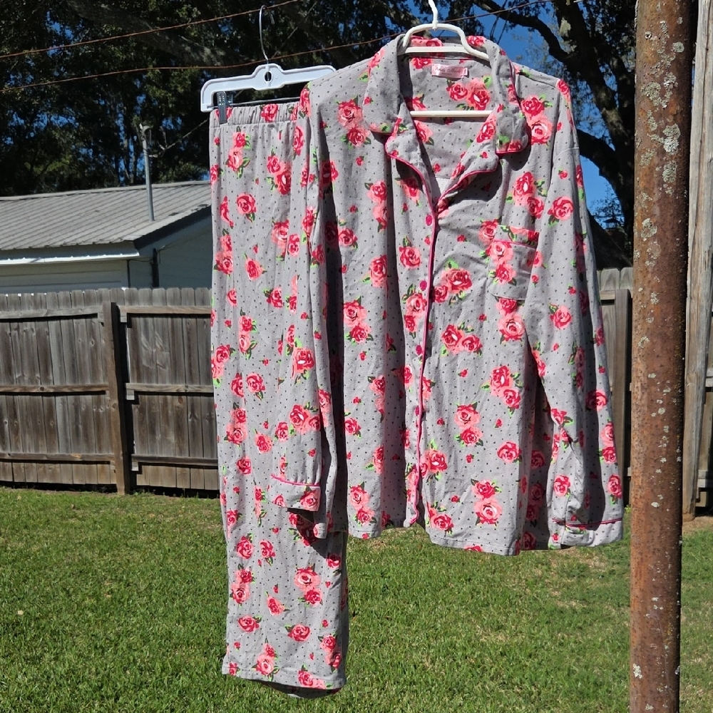 White Mark Fleece Floral Pajama Set